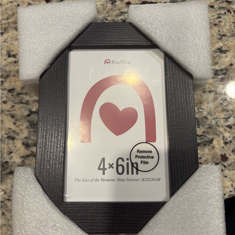 Kiss Elegant 4- 4x6 Black Photo Frames